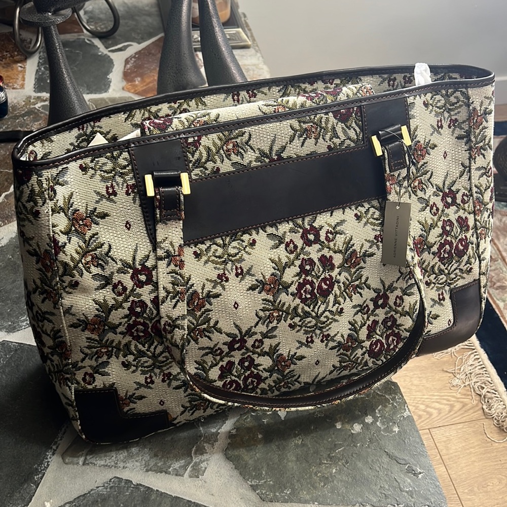 Adrienne Vittadini Carry bag